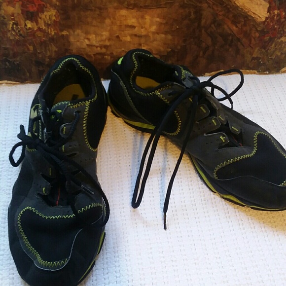 Mens 11.5 Under Armour Sneakers - Picture 6 of 8